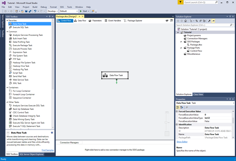 Screenshot di Visual Studio che mostra un'attività di flusso di dati trascinata nella scheda flusso di controllo del riquadro di progettazione.