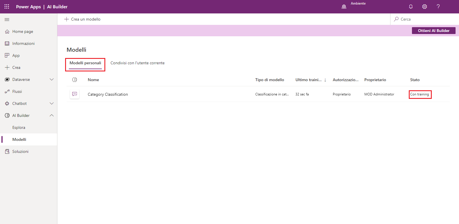 Screenshot dell'elenco di modelli AI Builder in Power Apps Studio con l'opzione Modelli personali e lo stato Training completato evidenziati.