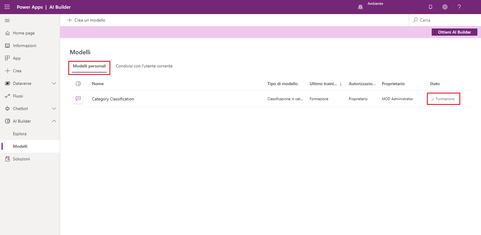 Screenshot dell'elenco di modelli di AI Builder in Power Apps Studio con l'opzione Modelli personali e lo stato Training evidenziati.