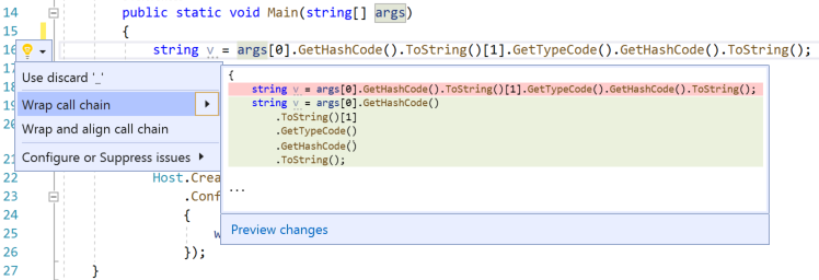 Screenshot del menu Azioni rapide e refactoring in Visual Studio con l'opzione Esegui il wrapping della catena di chiamate selezionata e le modifiche al codice C# visualizzate.