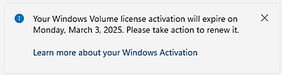 Screenshot del promemoria di notifica di rinnovo della licenza KMS nella schermata di attivazione di Windows.