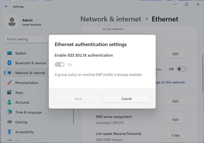 Screenshot della finestra di dialogo delle impostazioni di autenticazione Ethernet, disabilitata da Criteri di gruppo, nell'app impostazioni di Windows 11.