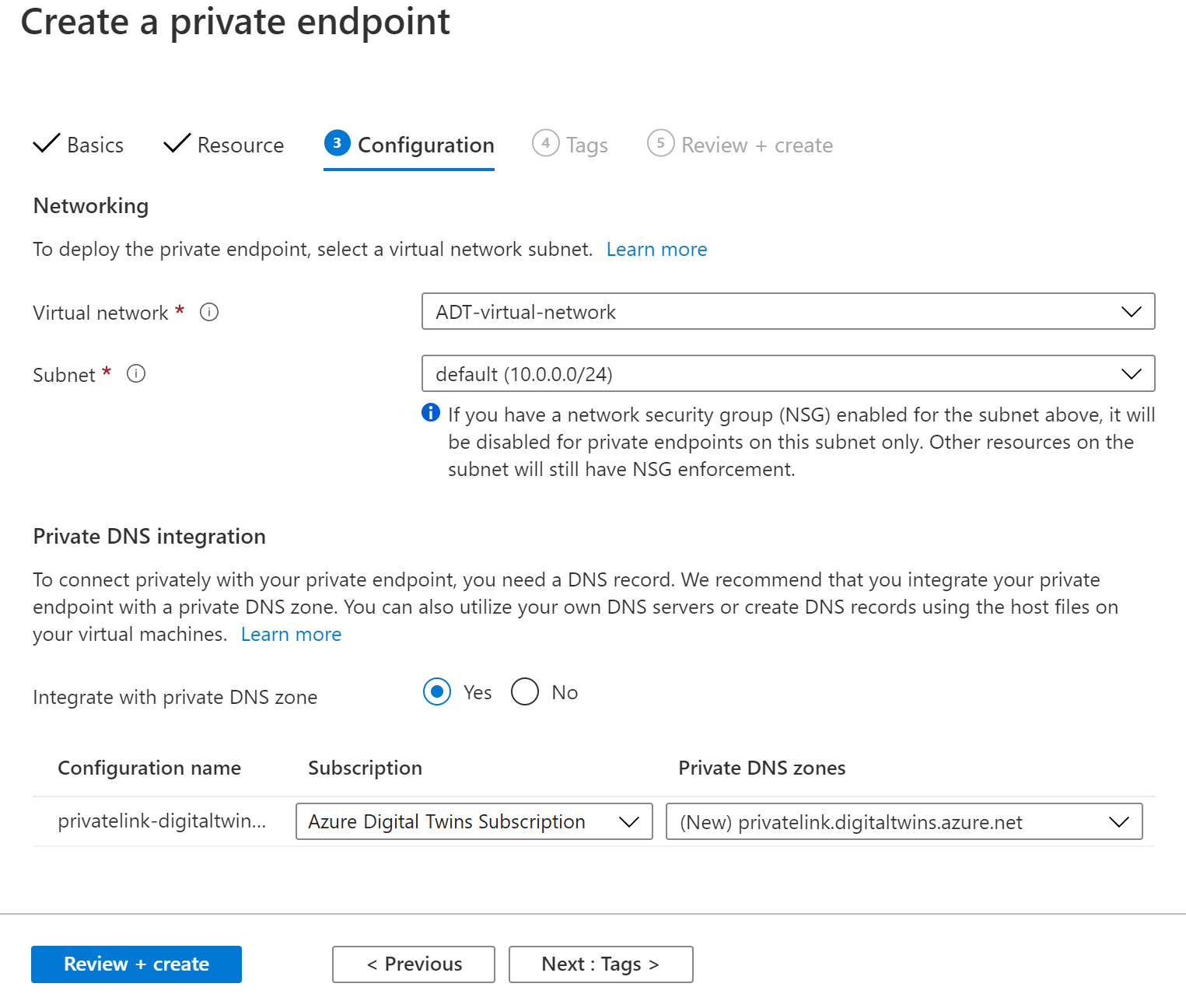 [プライベート エンドポイントの作成] ダイアログの 3 つ目の ([構成]) タブが表示されている Azure portal のスクリーンショット。上で説明したフィールドが含まれます。