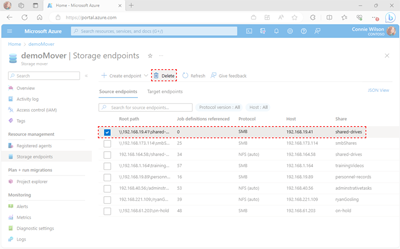 削除ボタンの場所を示すAzure ポータル内のストレージ ムーバー リソース ページのスクリーンショット。