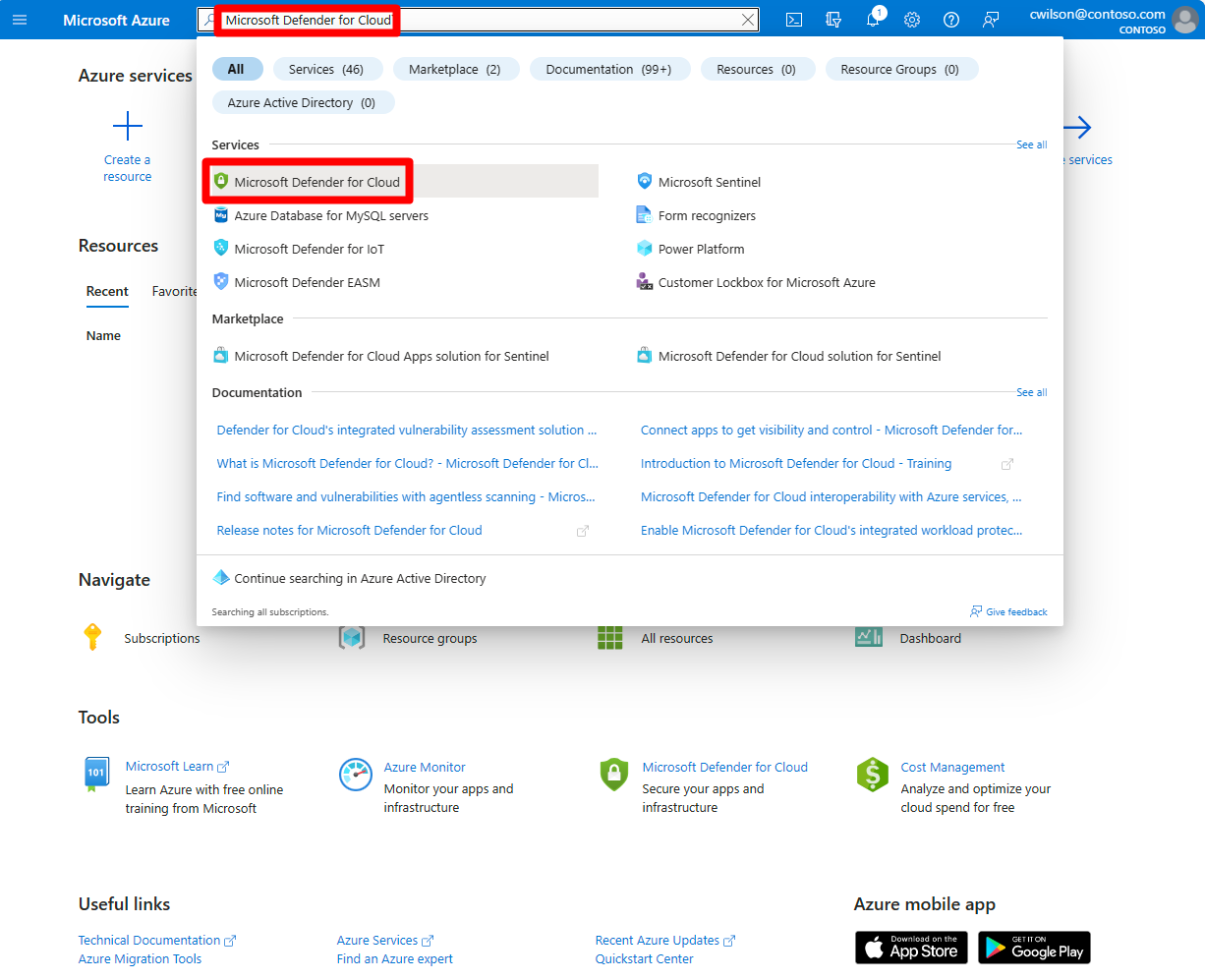 検索バーに「Microsoft Defender for Cloud」が入力され、ドロップダウン メニューが強調表示された Azure portal のスクリーンショット。