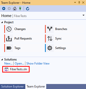 Visual Studio 2019 のチーム エクスプローラーの [ソリューション] セクションにあるソリューション ファイルのスクリーンショット。