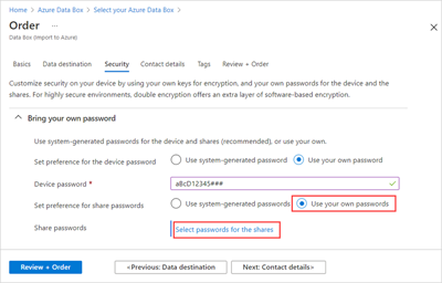 Data Box 注文の [セキュリティ] タブで、独自の共有パスワードを使用するオプションのスクリーンショット。[独自のパスワードを使用する] と [共有のパスワードを選択する] という 2 つのオプションが強調表示されています。
