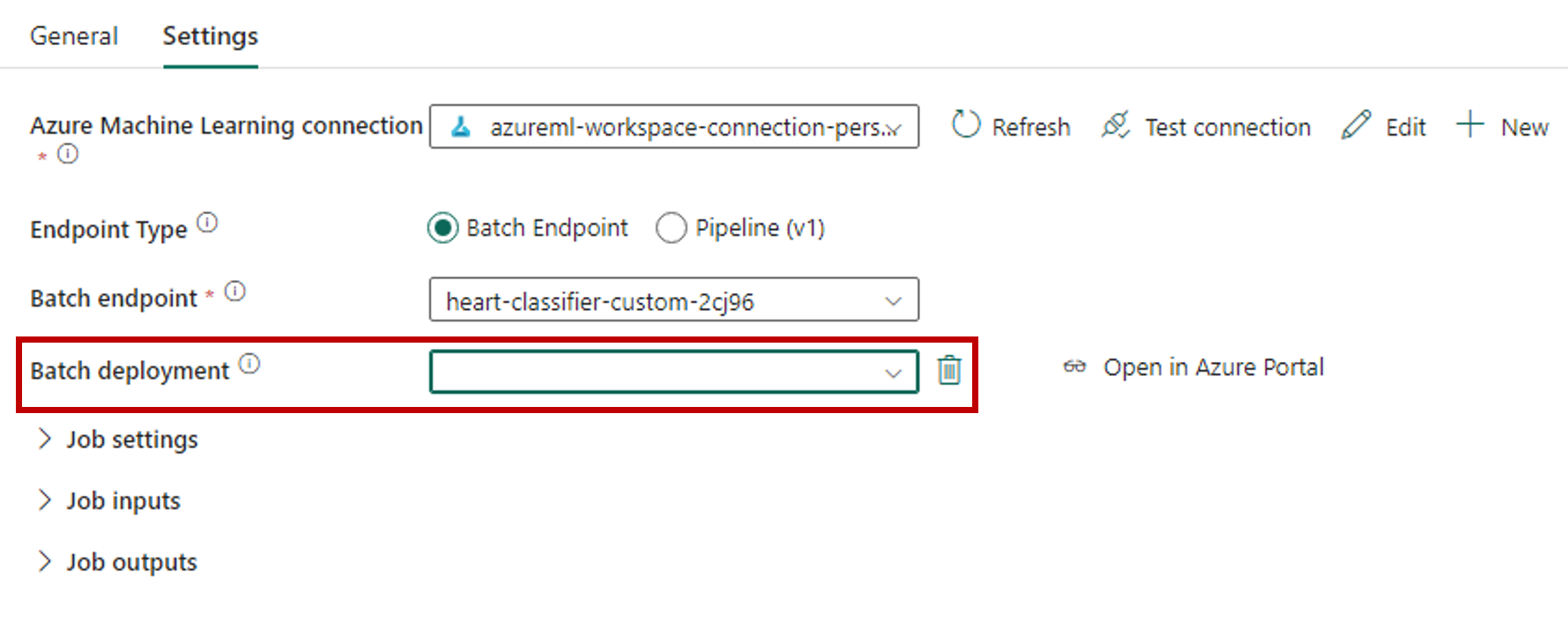 既定のデプロイを使うようにエンドポイントを構成する方法を示すスクリーンショット。