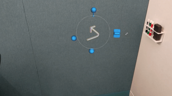 タッチを使用して上下に回転する タッチを使用して上下に回転する。