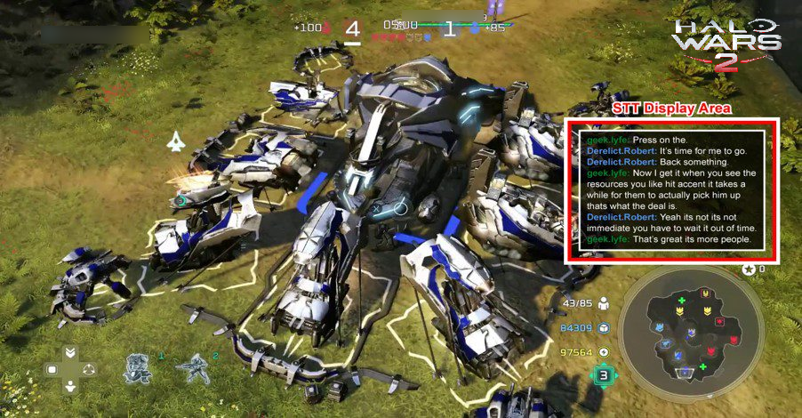マルチプレイヤー ゲームプレイを示す Halo Wars 2 のスクリーンショット。画面の右側にチャット ウィンドウが表示され、さまざまなプレイヤーからのチャットが表示されています。「STT 表示領域」と書いてあるスクリーンショットの一部にアウトラインがオーバーレイされています。
