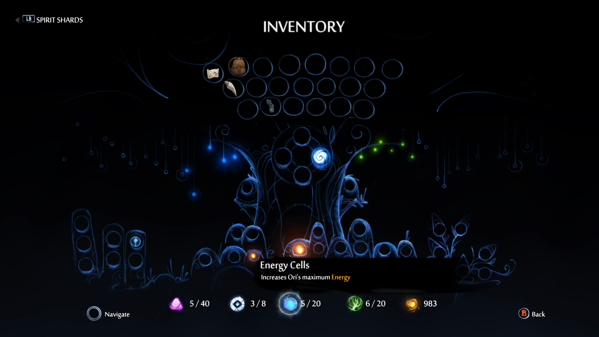 Ori and Will of the Wisps のインベントリ メニュー。画面の下部で、プレイヤーはエネルギー セルなどの特別なアイテムの数を確認できます。