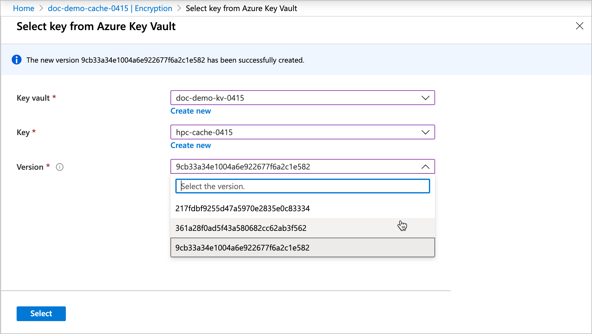 キー コンテナー、キー、およびバージョンを選択する 3 つのドロップダウン セレクターを含む [Select key from Azure Key Vault]\(Azure Key Vault からキーを選択する\) ページのスクリーンショット。