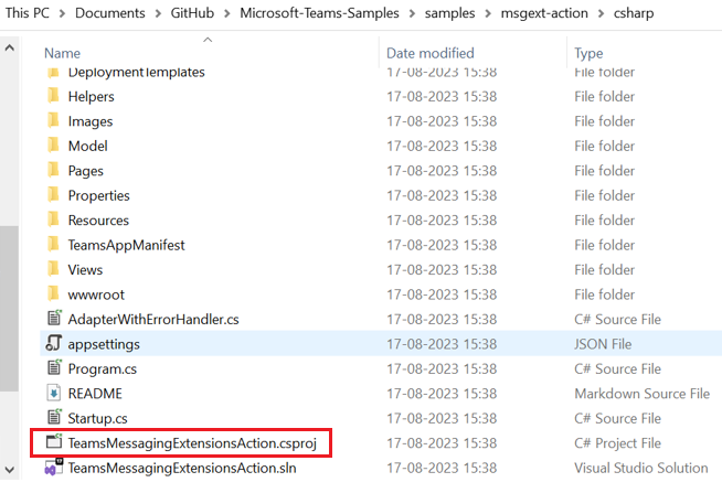 TeamsMessagingExtensionsAction.csproj が赤で強調表示された、複製されたリポジトリのスクリーンショット。