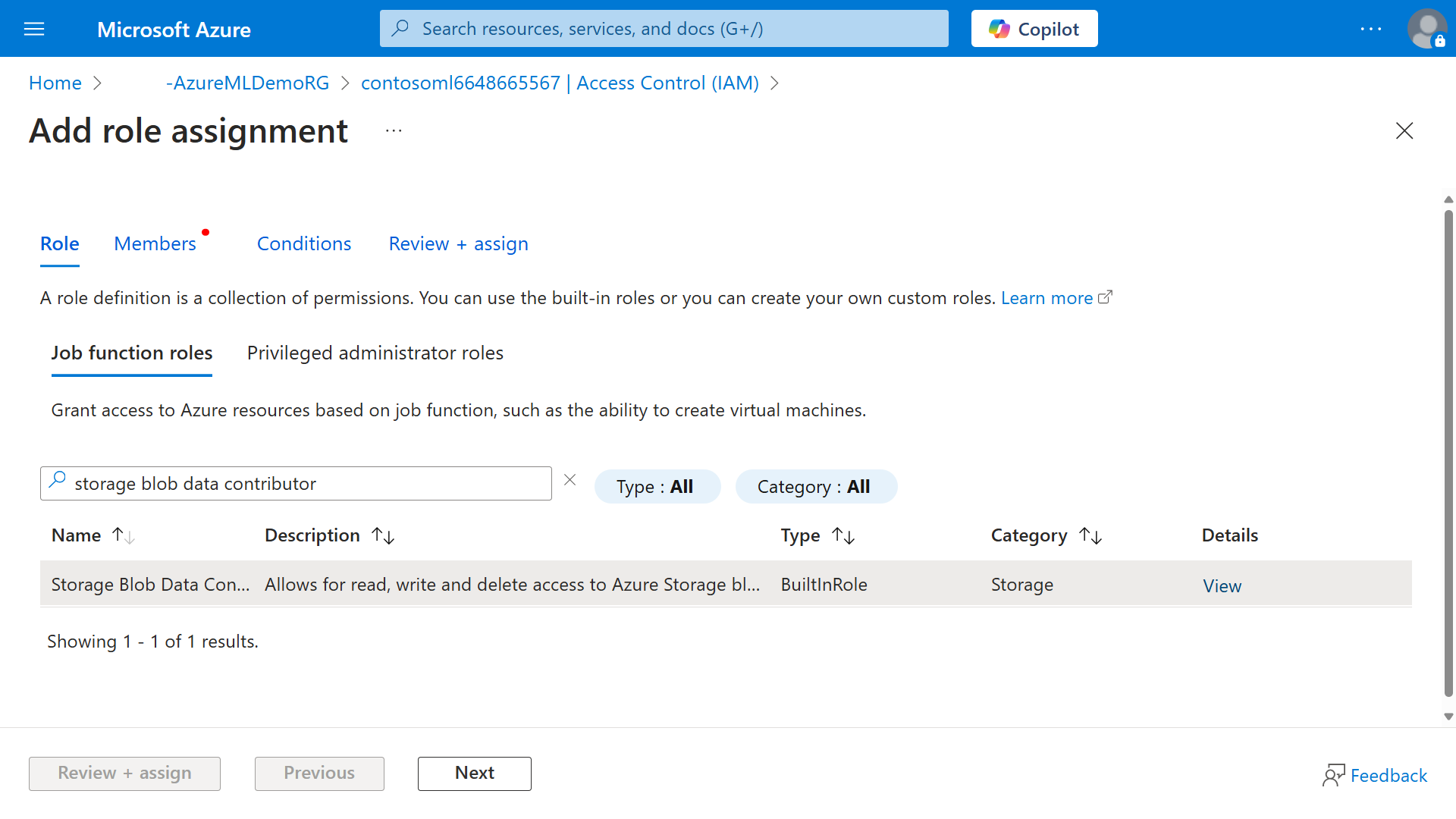 Azure portal でストレージ BLOB へのアクセスを構成するスクリーンショット。