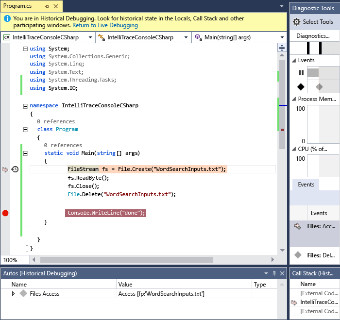 Visual Studio コード ウィンドウのスクリーンショット。ブレークポイントで実行が停止し、イベントが選択され、対応するコード行が強調表示されます。