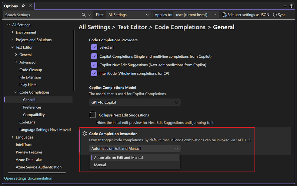 IntelliCode のコード補完呼び出しオプションを設定する方法を示すスクリーンショット。