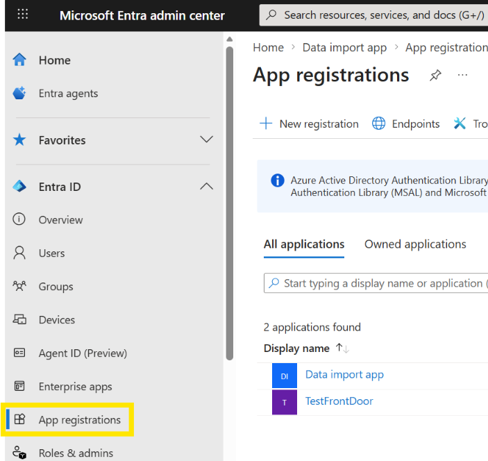 Microsoft Entra 管理センターでアプリの登録を検索する場所を示すスクリーンショット。