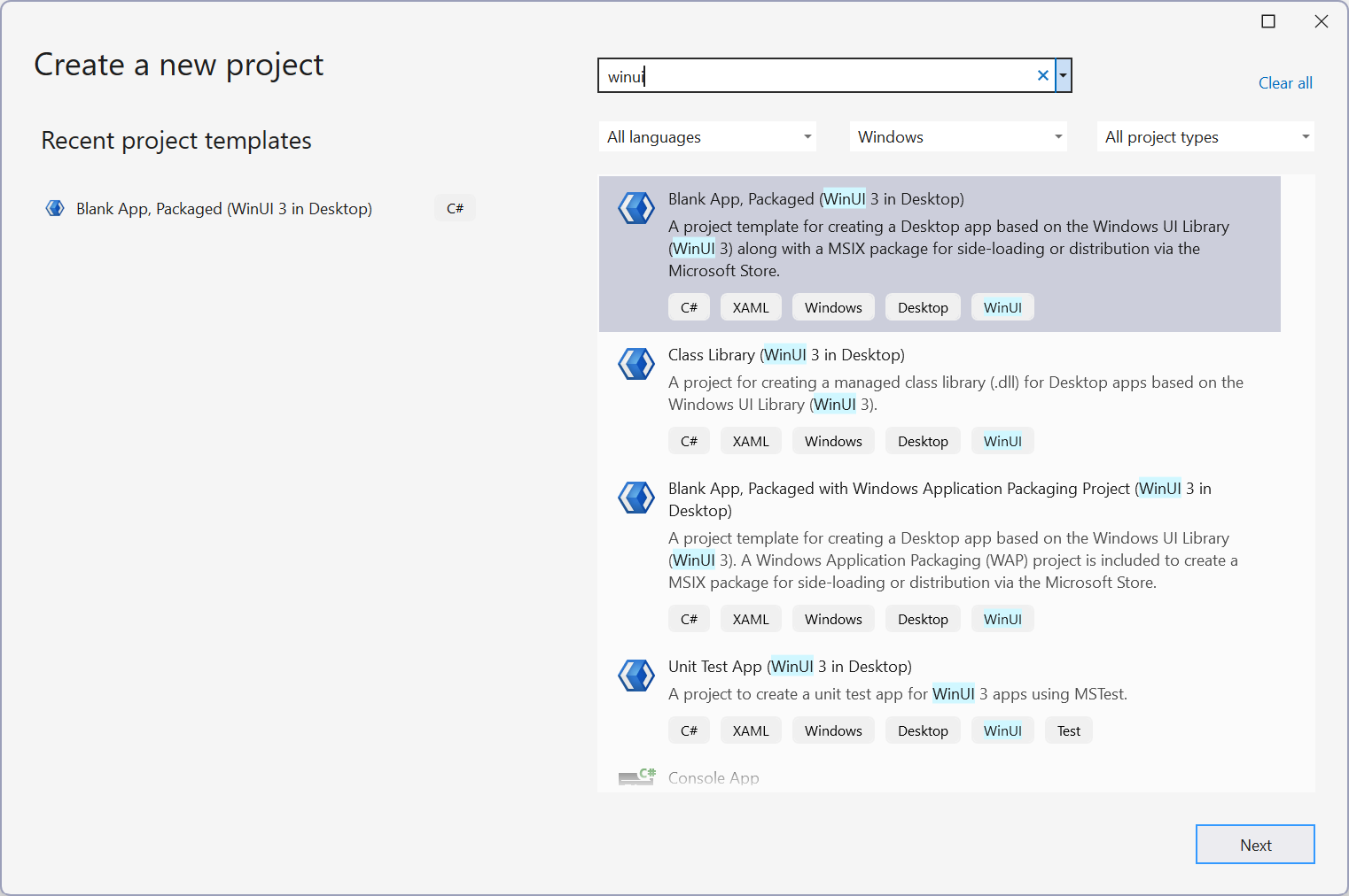 WinUI テンプレートが選択されている Visual Studio の新しいプロジェクト UI のスクリーンショット。
