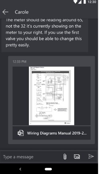 Syot layar menunjukkan sembang teks dalam Dynamics 365 Remote Assist mudah alih.