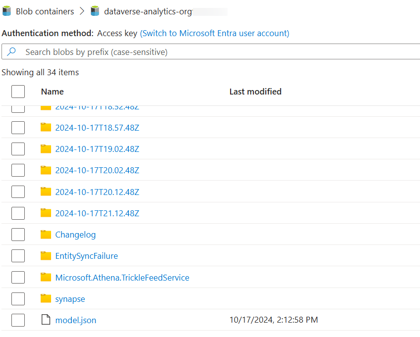 Folder tambahan dipaparkan dalam storan tasik Data Azure yang dicipta oleh Synapse Link