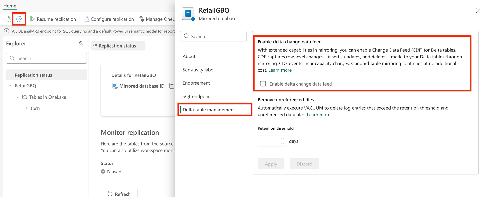 Screenshot of the Oracle Database mirroring configuration dashboard showing delta change data feed settings, OneLake data access options, and replication status.