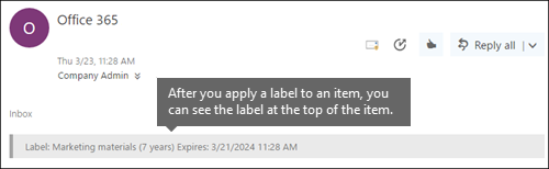Etikett tilordnet til e-post i Outlook på nettet.