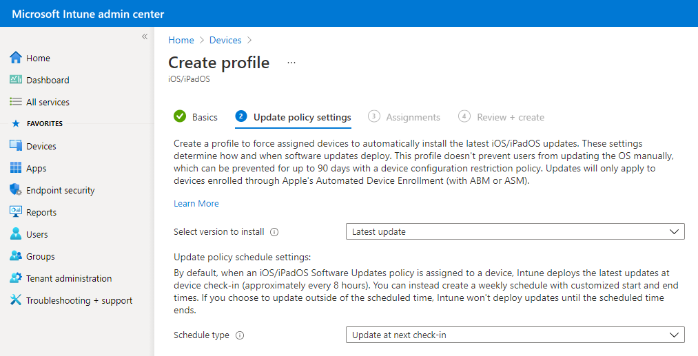 Schermopname van voorbeeldbeleidsinstellingen voor software-updates in Microsoft Intune.