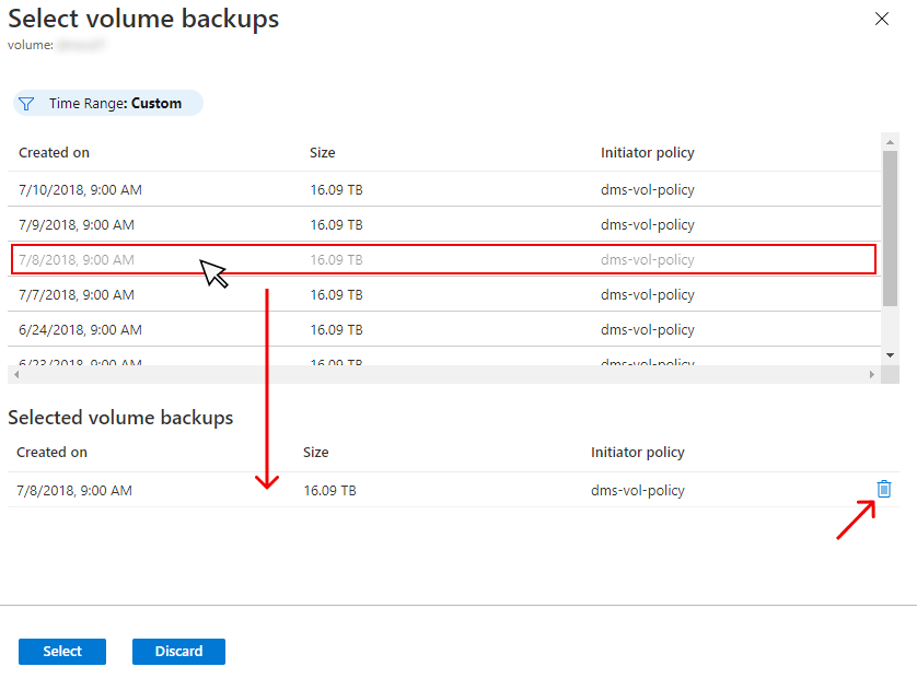 Een afbeelding die laat zien dat de bovenste helft van de blade voor het selecteren van back-ups alle beschikbare back-ups bevat. Een geselecteerde back-up wordt grijs weergegeven in deze lijst en toegevoegd aan een tweede lijst op de onderste helft van de blade. Daar kan het ook opnieuw worden verwijderd.