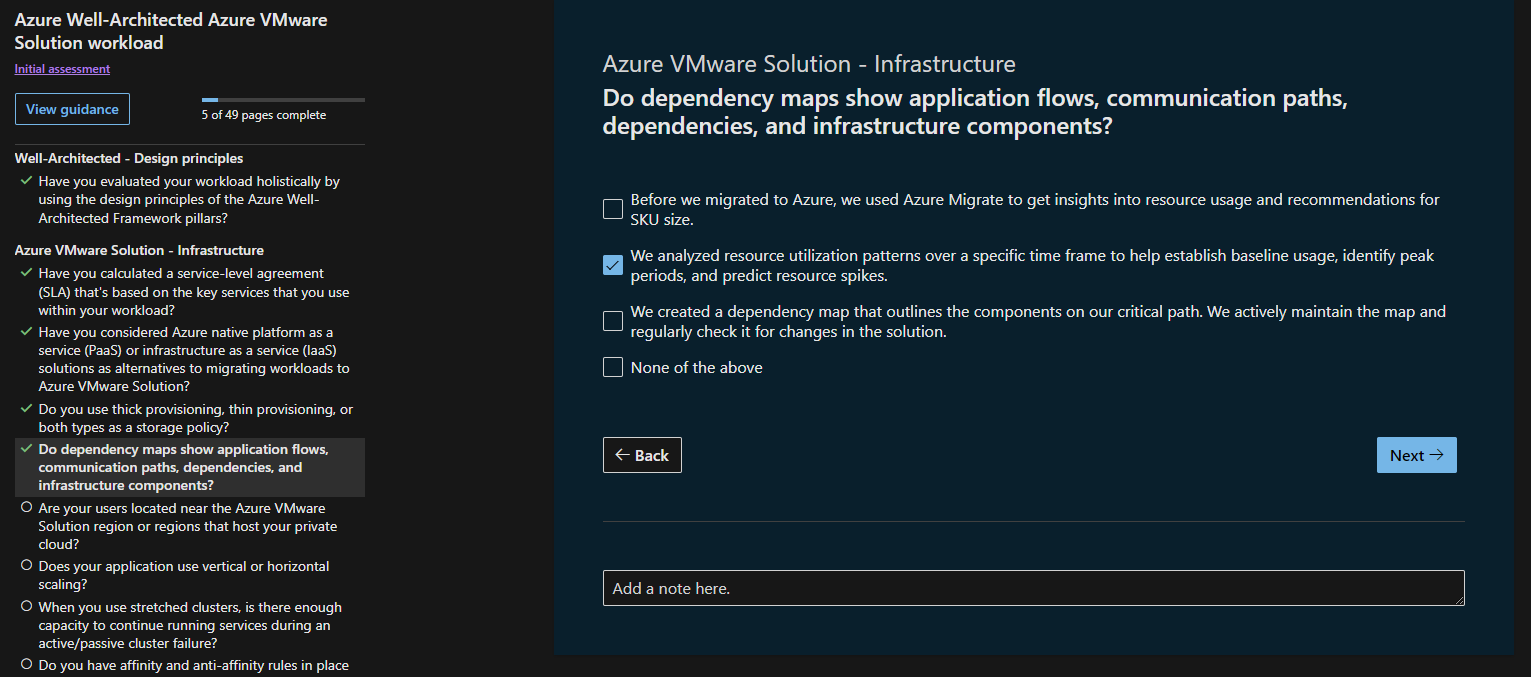 Schermopname van een vraag in de Azure VMware Solution evaluatie. Er zijn enkele antwoorden geselecteerd. Aan de linkerkant is een overzicht van de evaluatie zichtbaar.