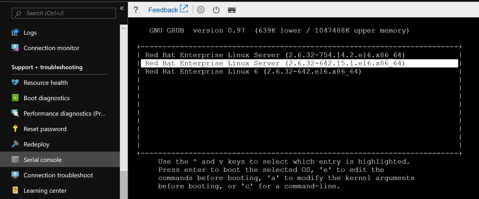 Schermopname van het geselecteerde scherm met het geselecteerde besturingssysteem in GRUB, waarin meerdere kernels kunnen worden gekozen.