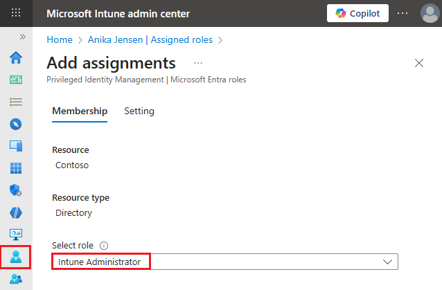 Zrzut ekranu przedstawiający przypisywanie roli administratora usługi Microsoft Intune.