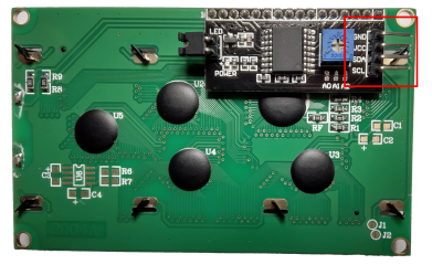 Obraz tyłu wyświetlacza znaku z ekspanderem GPIO I2C.