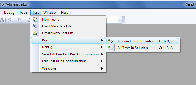 Zrzut ekranu przedstawiający elementy menu Test. Przebieg jest zaznaczony i rozwinięty. Testy w bieżącym kontekście są wyróżnione.