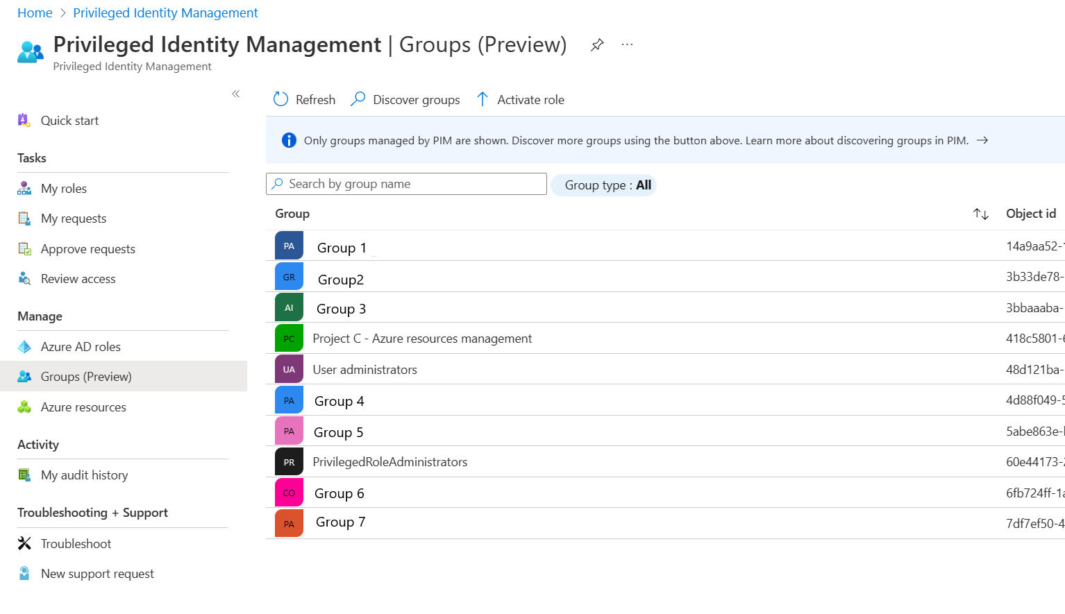 Zrzut ekranu przedstawiający miejsce wyświetlania grup, które są już włączone dla usługi PIM dla grup.