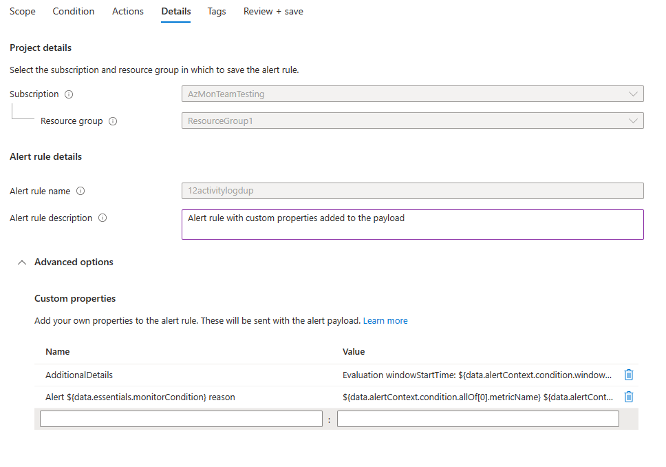 Zrzut ekranu przedstawiający sekcję właściwości niestandardowych tworzenia nowej reguły alertu.