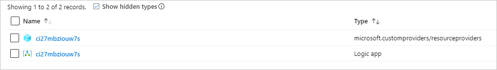 Zrzut ekranu przedstawiający grupę zasobów w Azure Portal z wybraną pozycją Pokaż ukryte typy z wyświetlonym wdrożeniem niestandardowego dostawcy zasobów.