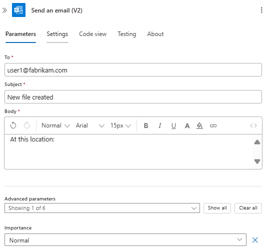 Zrzut ekranu przedstawiający projektanta przepływu pracy zużycie, wyzwalacz łącznika zarządzanego o nazwie Po utworzeniu pliku i akcję o nazwie Wyślij wiadomość e-mail.