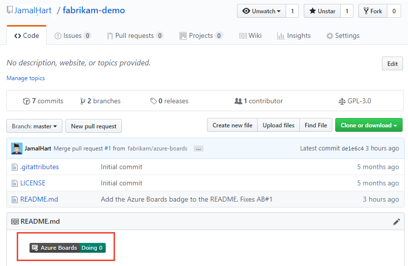 Screenshot pokazuje repozytorium GitHub z dodanym odznaką.