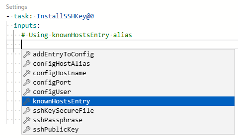 Zrzut ekranu przedstawiający funkcję IntelliSense w edytorze potoków YAML.