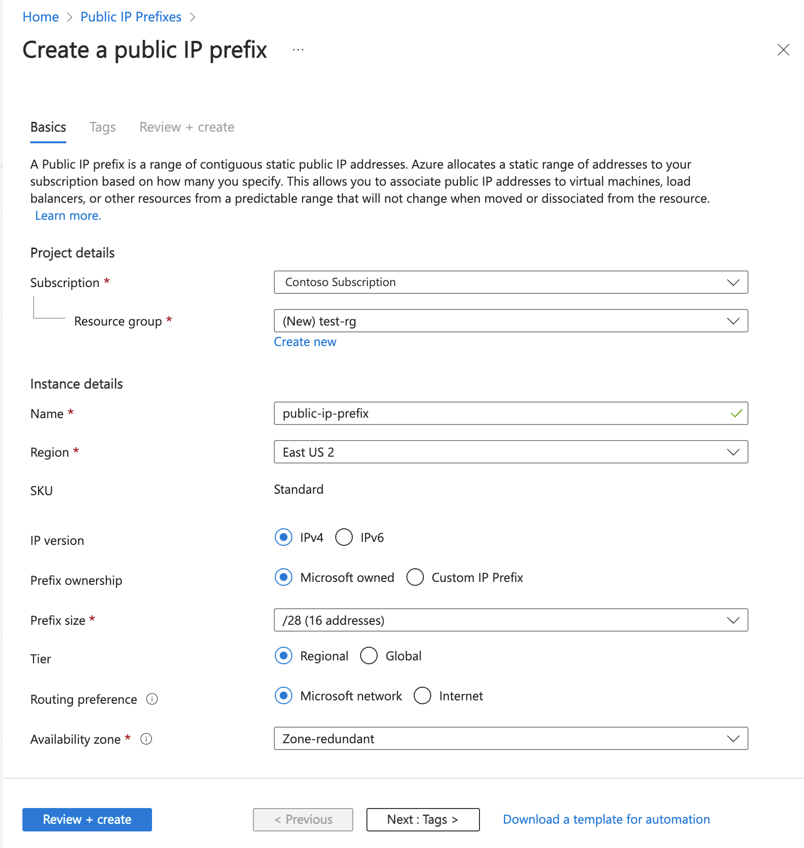 Zrzut ekranu przedstawiający tworzenie prefiksu publicznego adresu IP z ustawieniami domyślnymi w Azure Portal.