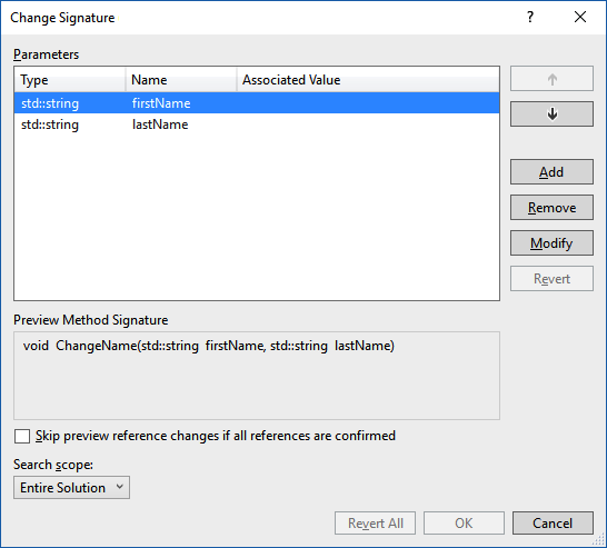 Zrzut ekranu przedstawiający okno dialogowe Zmienianie podpisu dla funkcji ChangeName(). Parametry są wyświetlane według nazwy, typu i skojarzonej wartości, jeśli istnieją.