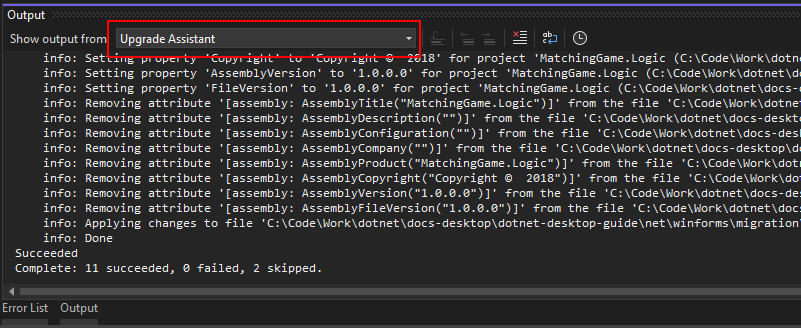 Okno wyjściowe w programie Visual Studio z wynikami Asystenta Uaktualniania platformy .NET.