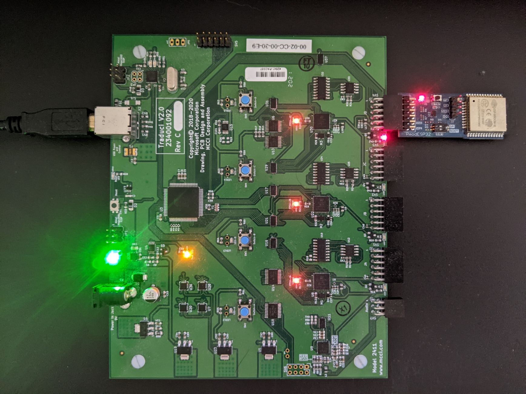 Zdjęcie urządzenia Model 2433 ESP32 zainstalowanego na sankach zgodnych z BTP.