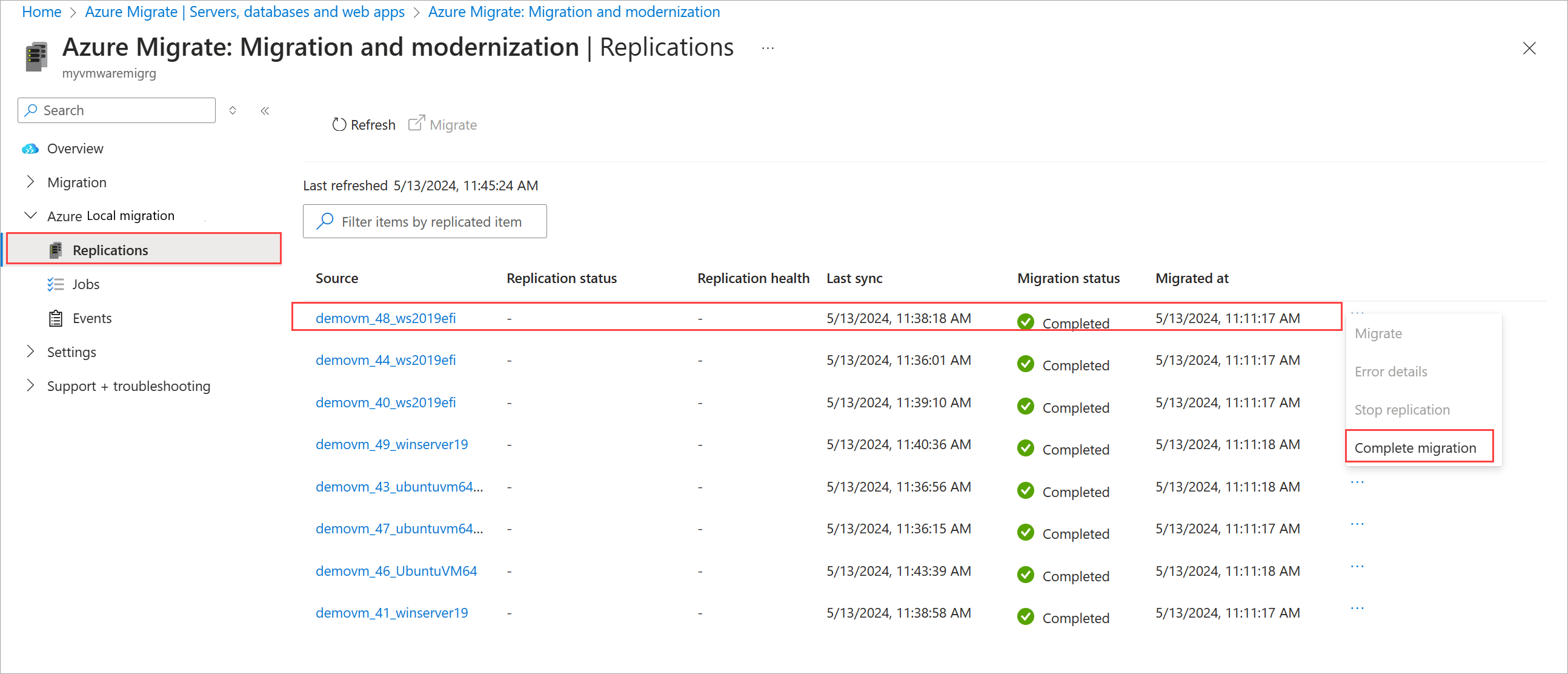 Captura de tela da exibição Replicações com migração completa selecionada no menu de contexto no portal do Azure.