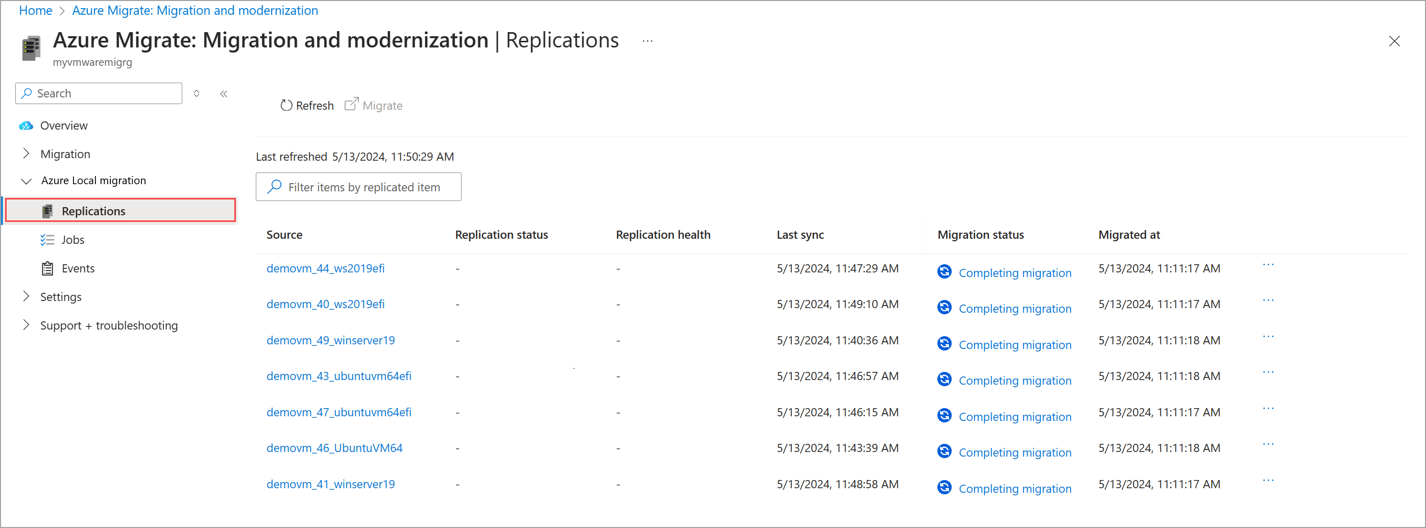 Captura de tela de várias VMs concluindo a migração no portal do Azure.