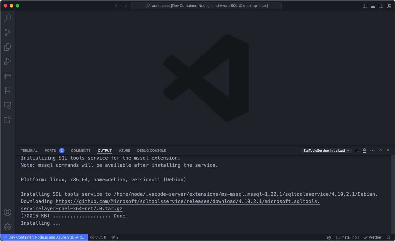 Captura de tela do Visual Studio Code que mostra o log de build do Contêiner de Desenvolvimento com o recurso MSSQL.
