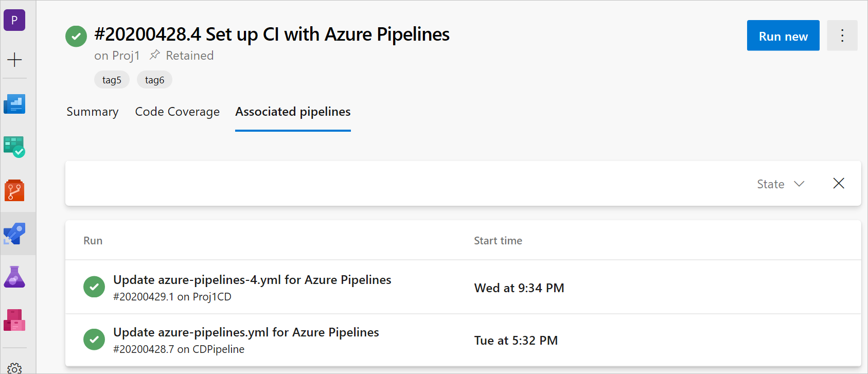 Captura de tela que mostra informações de pipelines de CD em um pipeline de CI.