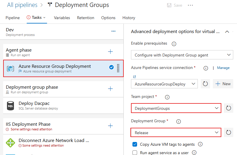 Captura de tela que mostra como configurar um projeto de equipe e um grupo de implantação para uma tarefa de implantação.