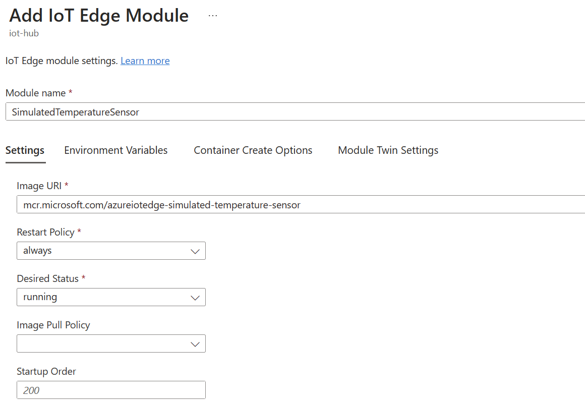 Captura de tela mostrando a adição de configurações do IoT Edge para o módulo simulado do sensor de temperatura no portal do Azure.