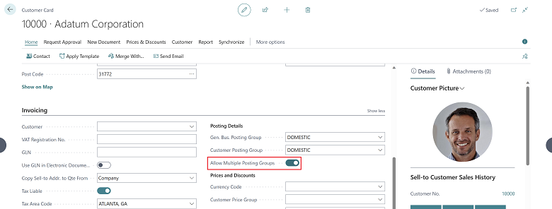Mostra o botão de alternância Permitir Vários Grupos de Lançamentos na página Cartão do Cliente.